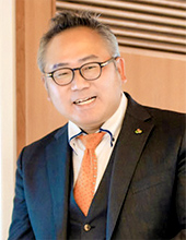 奥田 知典 氏